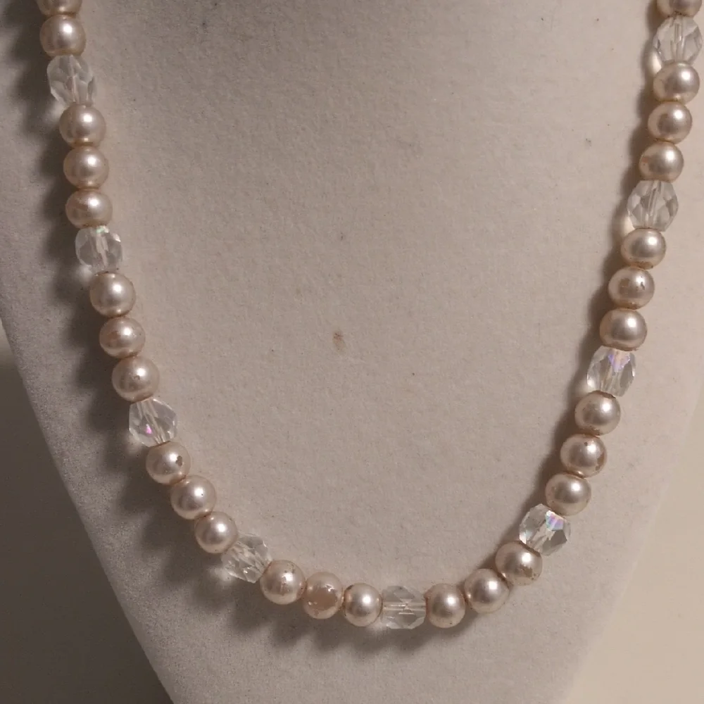 Elegant Faux Pearl and‎ Glass Crystal Faceted Beaded Costume Necklace